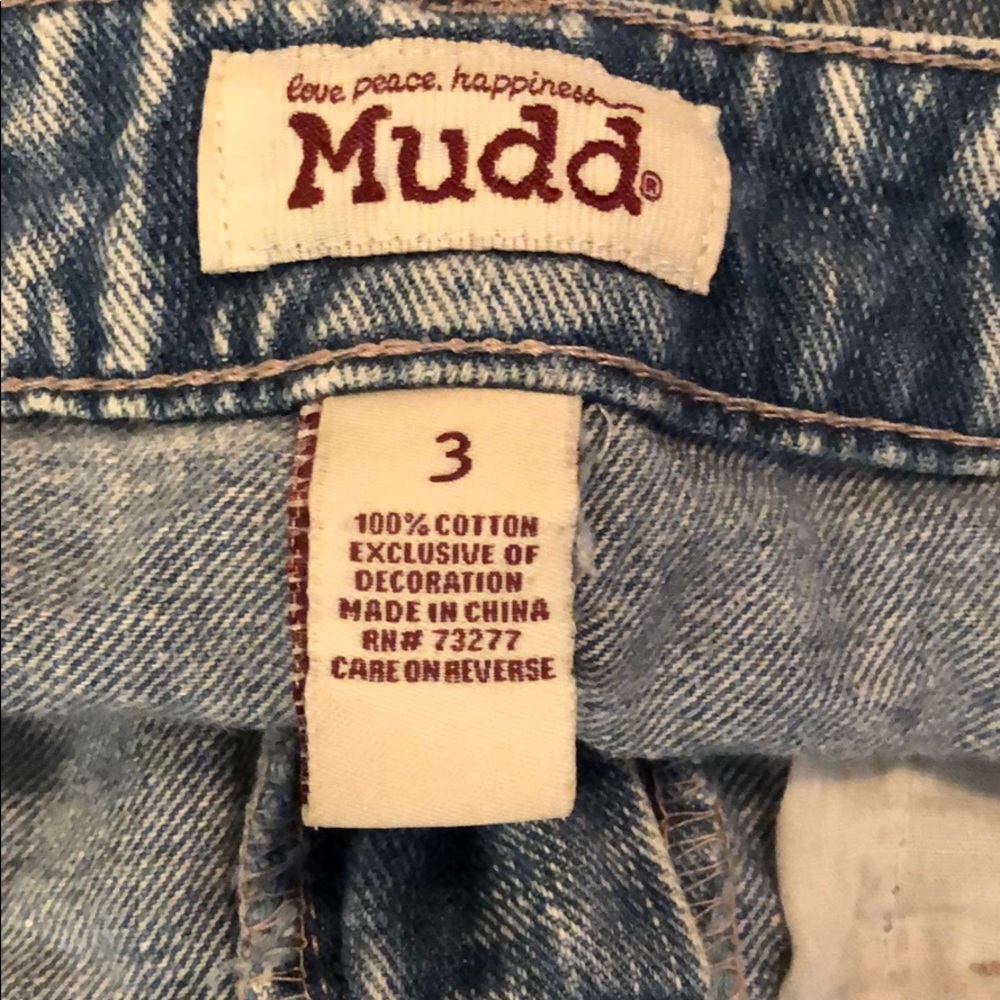 Shorts - Picture 3 of 3